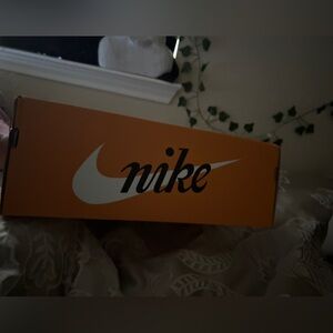 W NIKE BLAZER MID VICTORY ( brand new ) just got today